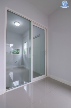 *****บ้านเดี่ยวมือสองนนทบุรี ม.คณาสิริ ชัยพฤกษ์-วงแหวน จากแบรนด์ชื่อดัง Sansiri บ้านสวย ไม่เคยเข้าอยู่ บนเนื้อที่ 50 ตร.ว. มาพร้อมฟังก์ชัน 3 ห้องนอน 2 ห้องน้ำ จอดรถ 2 คัน แถมฟรี ! เครื่องปรับอากาศ 2 เครื่อง เติมเต็มด้วยสิ่งอำนวยความสะดวกครบครัน บนทำเลศักยภาพ ใกล้ถนนกาญจนาภิเษก และ รถไฟฟ้าสถานีคลองบางไผ่